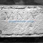 Archives municipales d’Antibes Juan-les-Pins-8Fi32 – Fragment d’inscription monumental OMNIUM